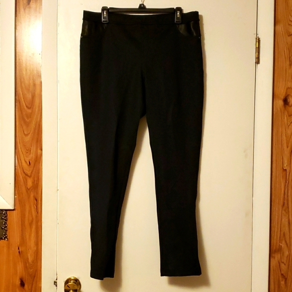 CUTE Black Ankle Jeans w/design throughout & leather on pockets - Picture 1 of 4